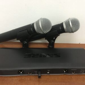 Shure BLX288/BETA58A Wireless Dual Vocal System with two Beta 58A